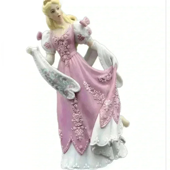 Lenox Bisque Princess Cinderella The Little Glass Slipper 1988..Lenox Legendar - Picture 1 of 9